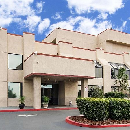 San Bernandino Inn & Suites San Bernardino Kültér fotó