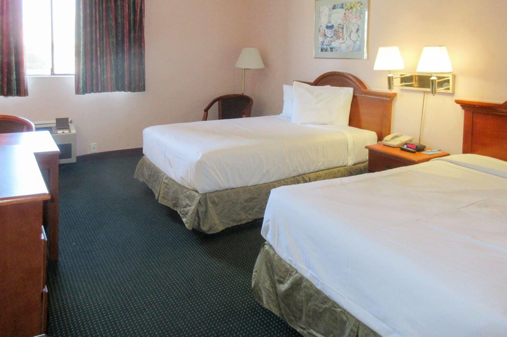 San Bernandino Inn & Suites San Bernardino Kültér fotó
