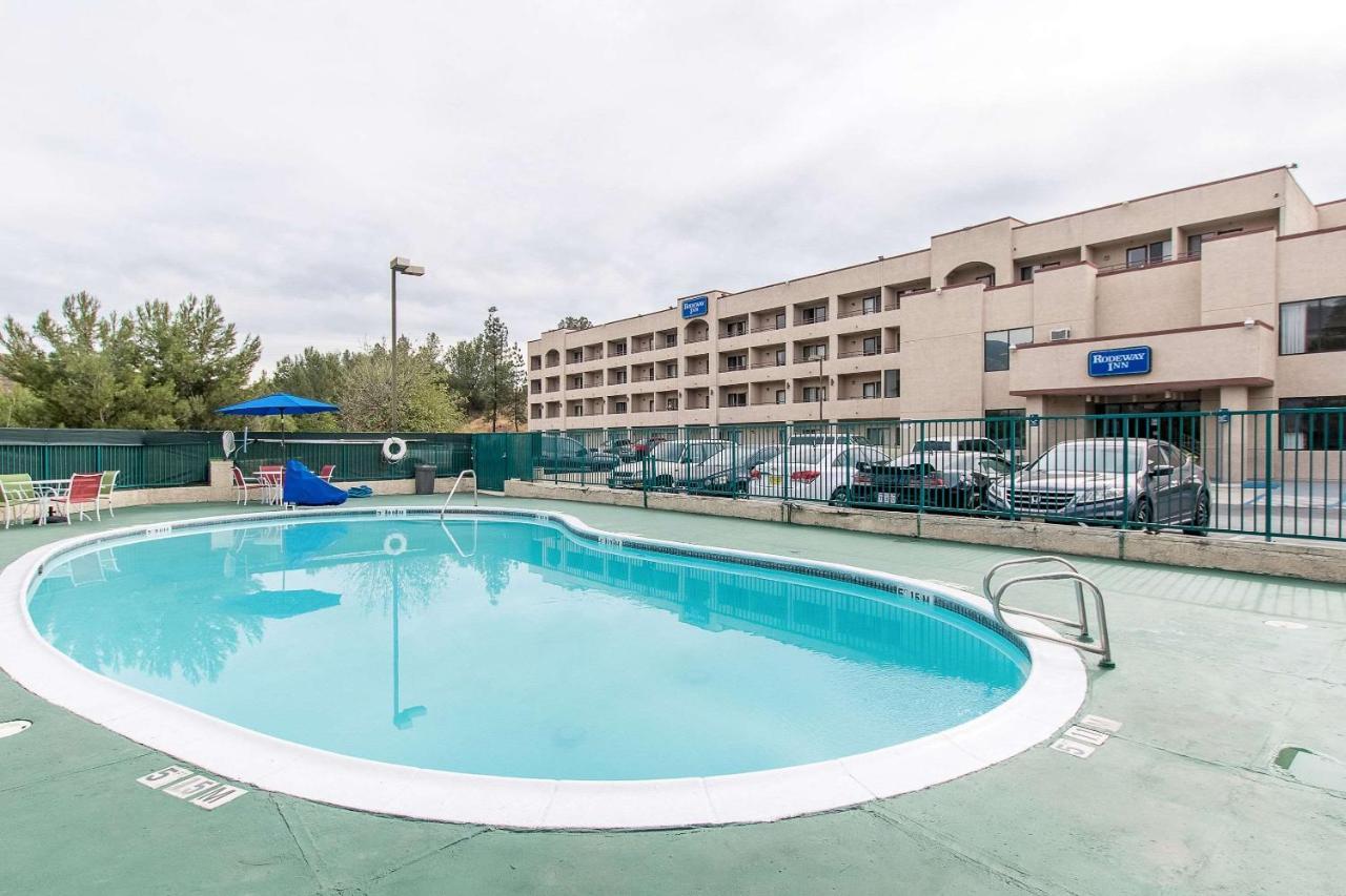San Bernandino Inn & Suites San Bernardino Kültér fotó