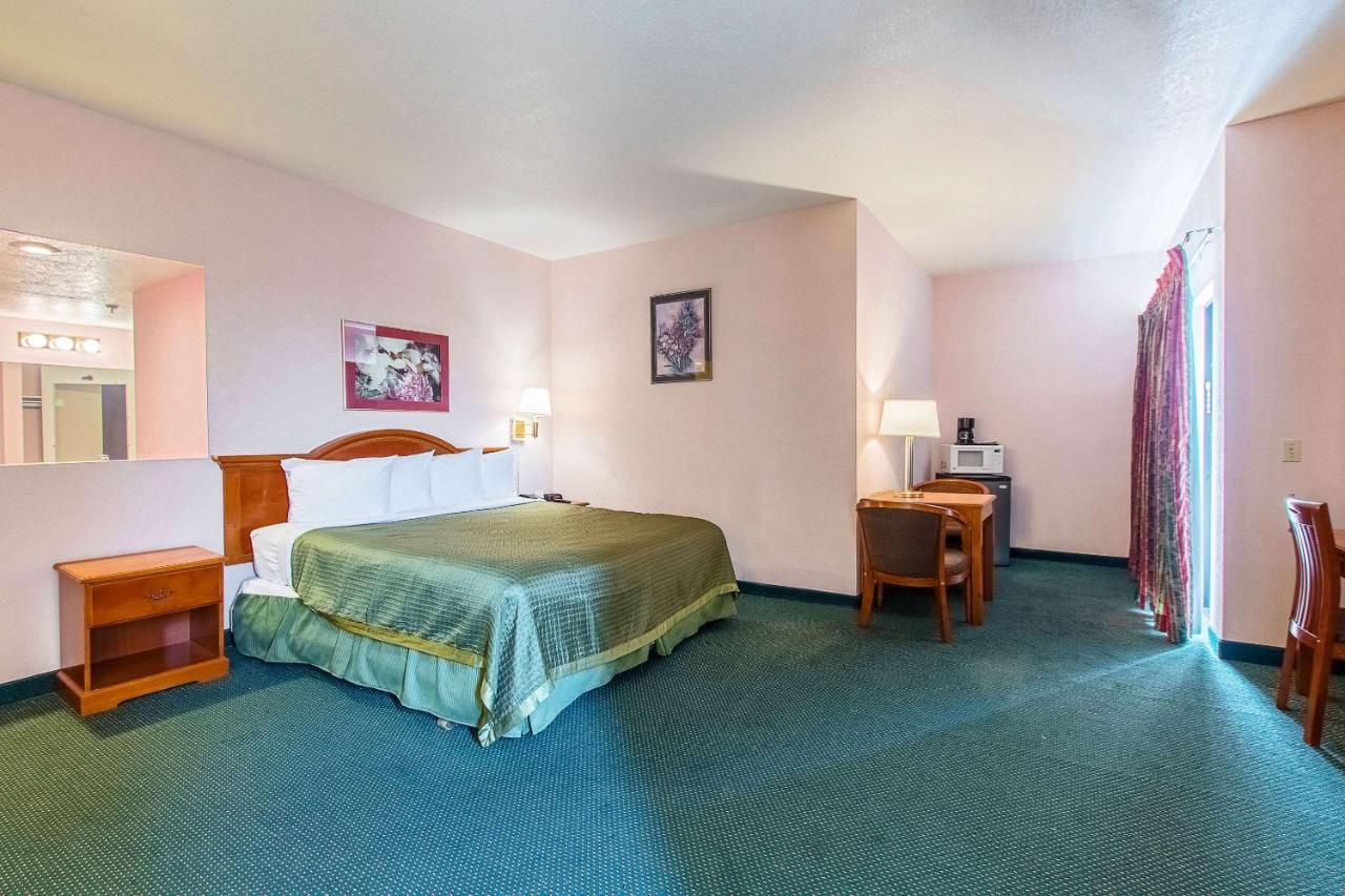 San Bernandino Inn & Suites San Bernardino Kültér fotó